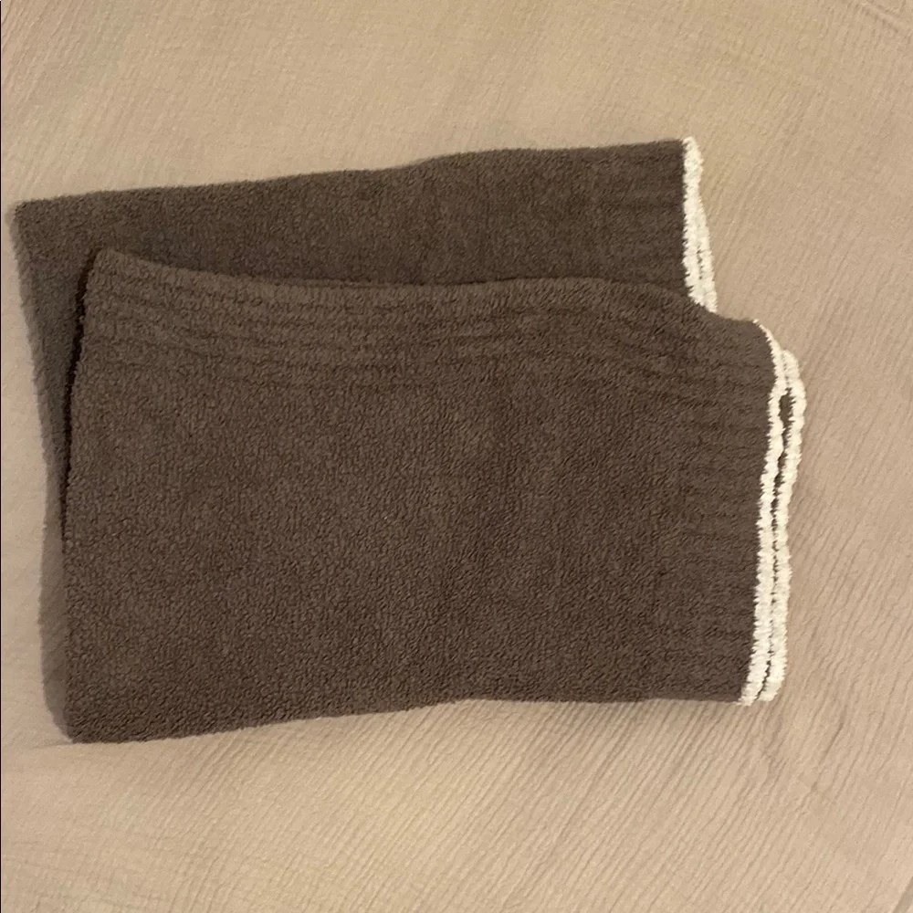 BAREFOOT DREAMS COZYCHIC Cozy Brown Blanket with White Trim 46”62”